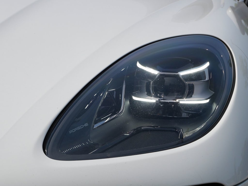 Thumbnail: 2020 Porsche Macan - 10