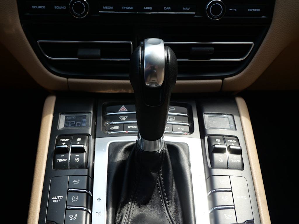 Thumbnail: 2020 Porsche Macan - 8