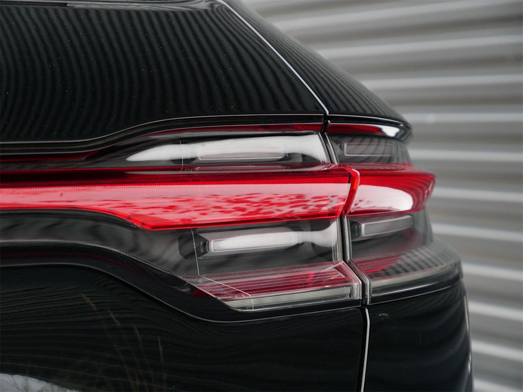 Thumbnail: 2025 Porsche Macan - 13