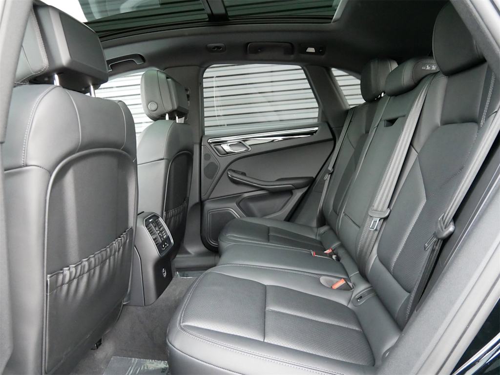 Thumbnail: 2025 Porsche Macan - 9