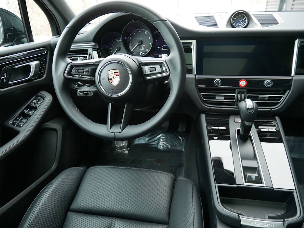 Thumbnail: 2025 Porsche Macan - 6