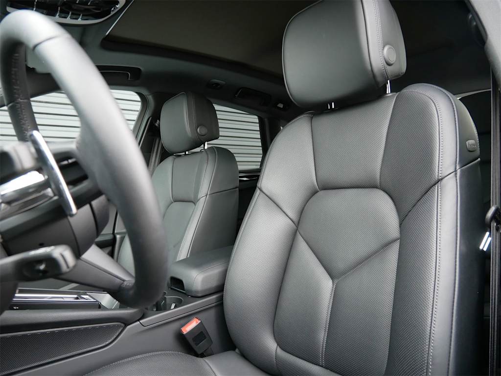 Thumbnail: 2025 Porsche Macan - 7