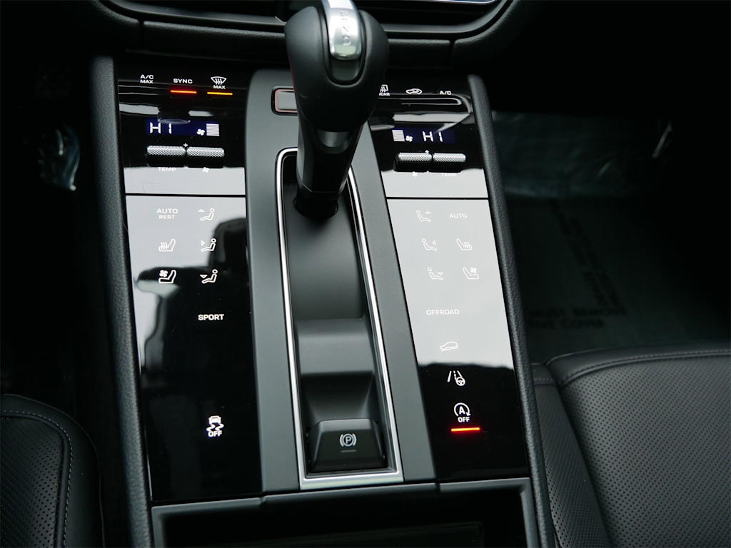 Thumbnail: 2025 Porsche Macan - 11