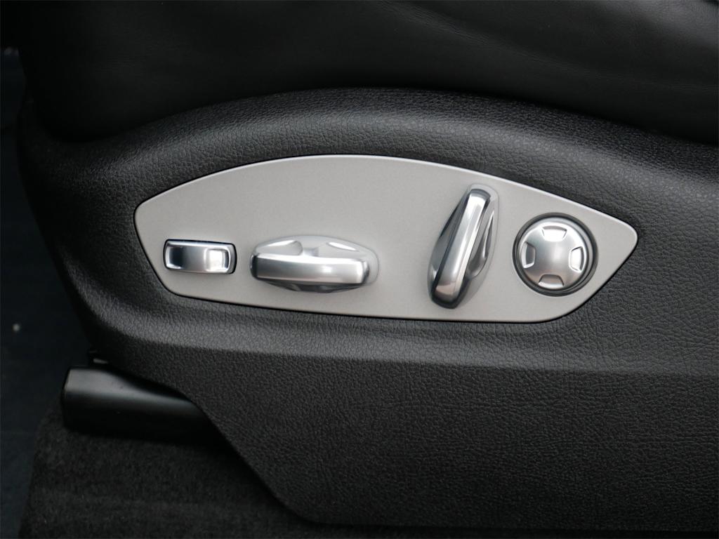 Thumbnail: 2025 Porsche Macan - 15