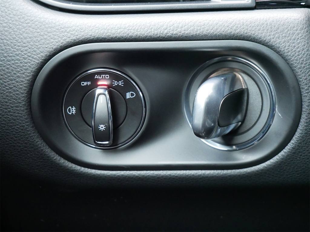 Thumbnail: 2025 Porsche Macan - 17