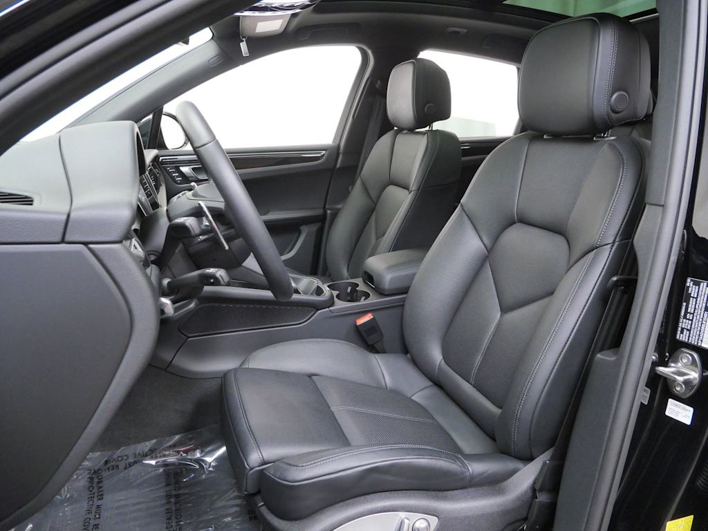 Thumbnail: 2025 Porsche Macan - 7