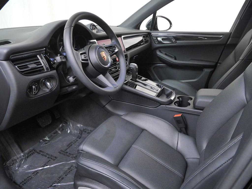 Thumbnail: 2025 Porsche Macan - 6