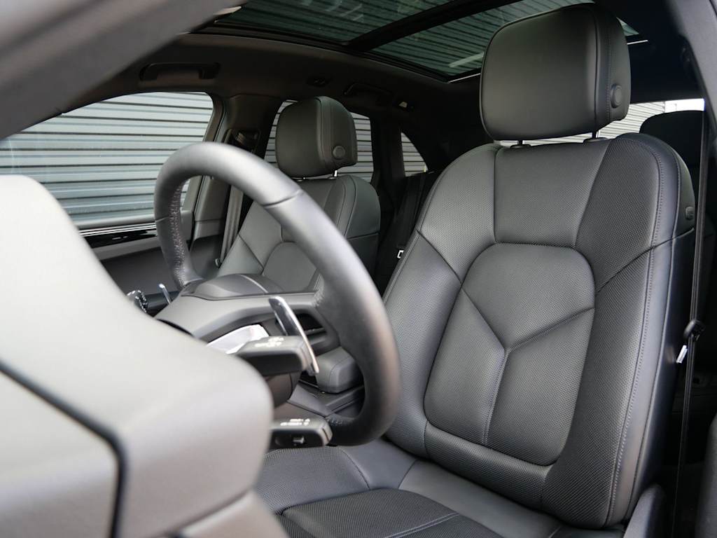Thumbnail: 2025 Porsche Macan - 7