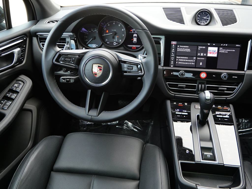 Thumbnail: 2025 Porsche Macan - 6