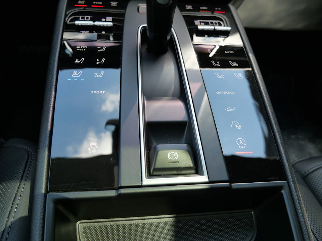 Thumbnail: 2025 Porsche Macan - 19