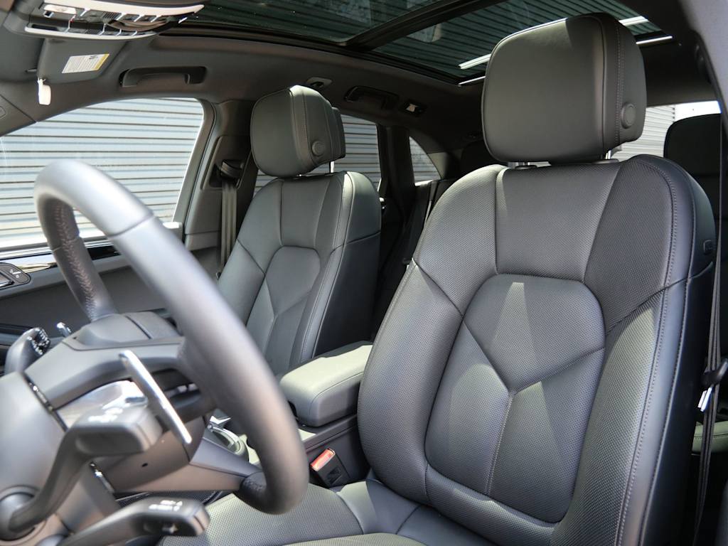 Thumbnail: 2025 Porsche Macan - 5