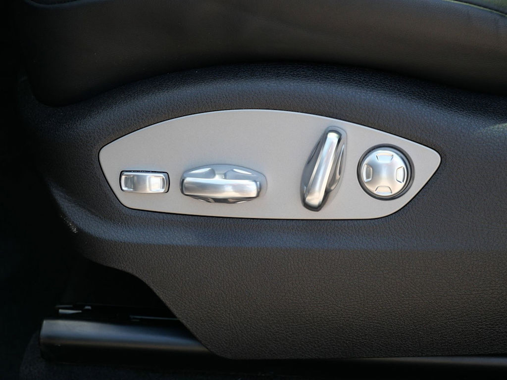 Thumbnail: 2025 Porsche Macan - 15