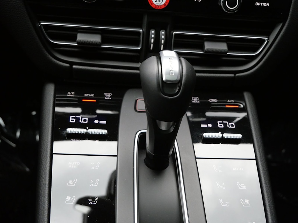 Thumbnail: 2026 Porsche Macan - 17