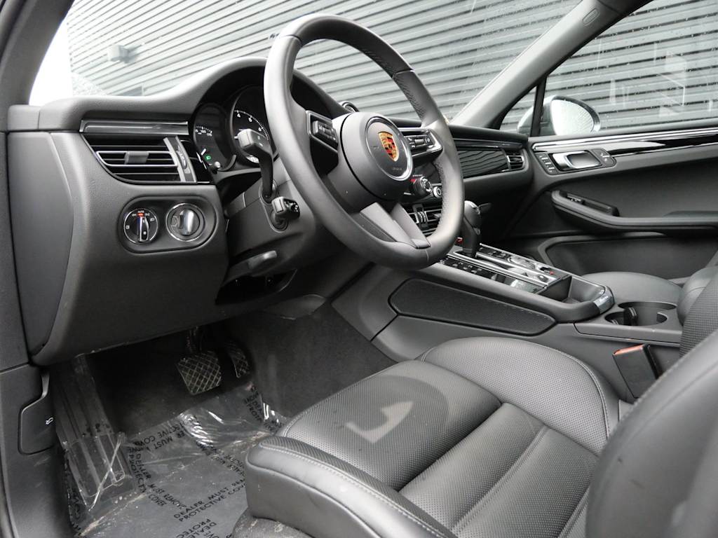 Thumbnail: 2026 Porsche Macan - 2