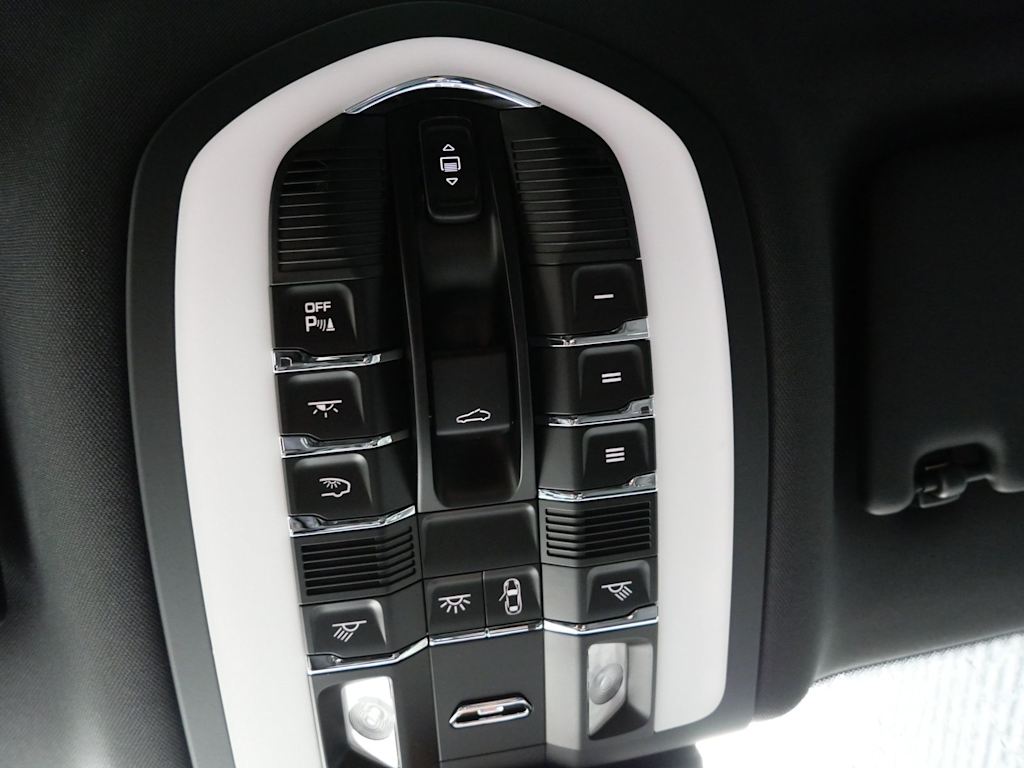 Thumbnail: 2026 Porsche Macan - 19