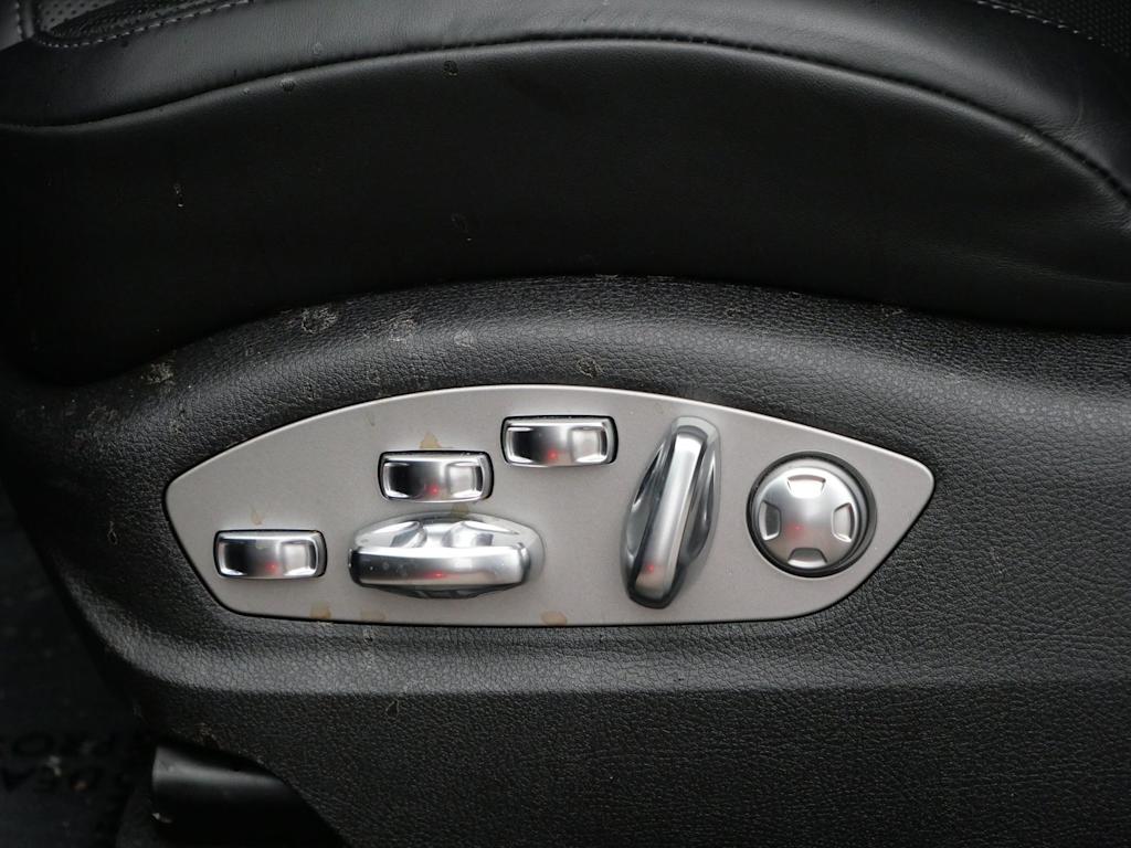 Thumbnail: 2026 Porsche Macan - 13