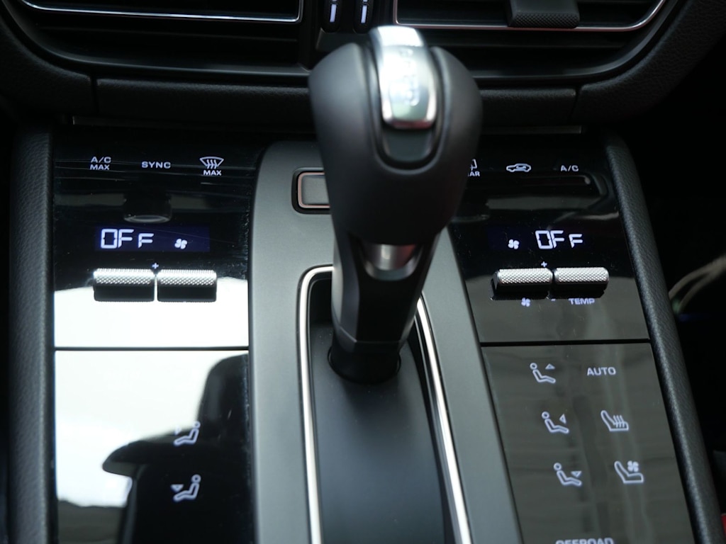 Thumbnail: 2025 Porsche Macan - 24