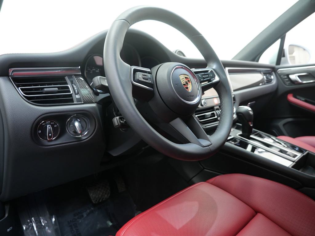 Thumbnail: 2025 Porsche Macan - 2