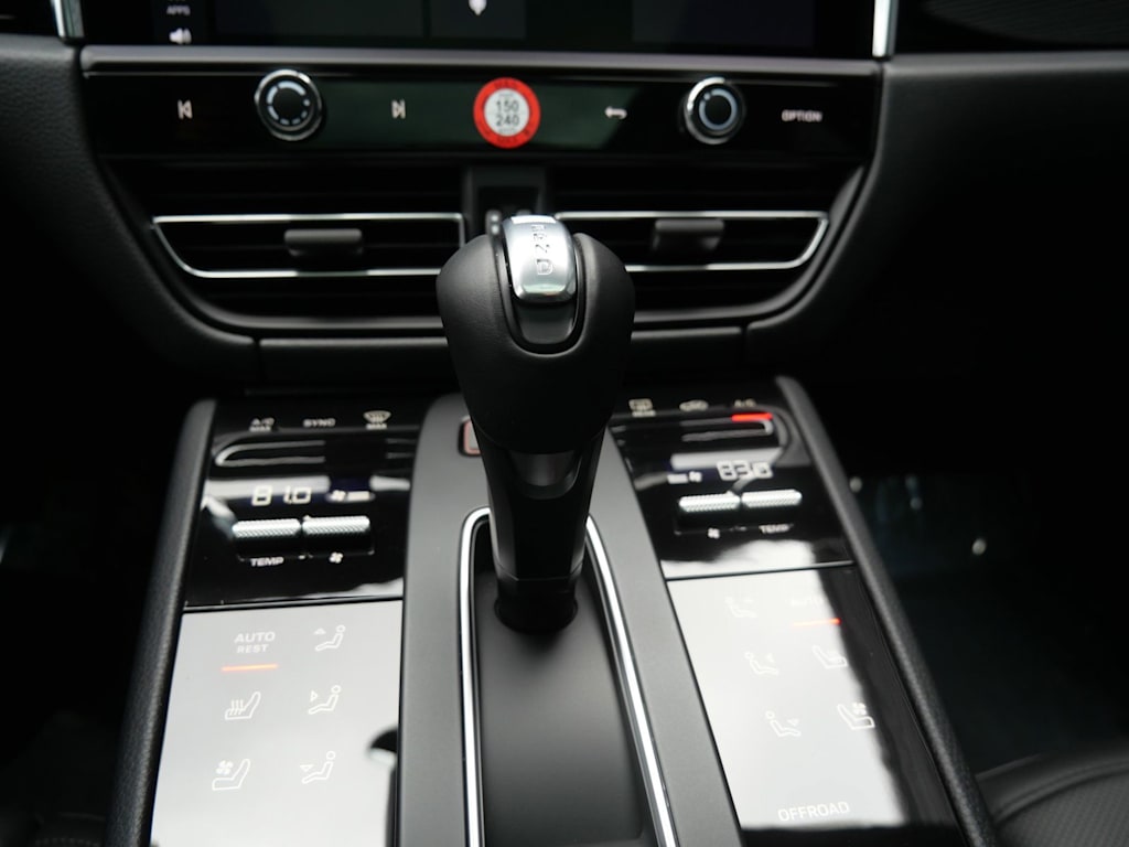 Thumbnail: 2026 Porsche Macan - 21