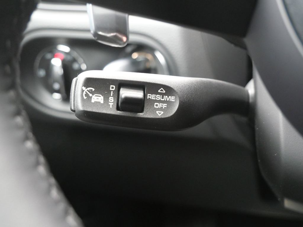 Thumbnail: 2026 Porsche Macan - 19