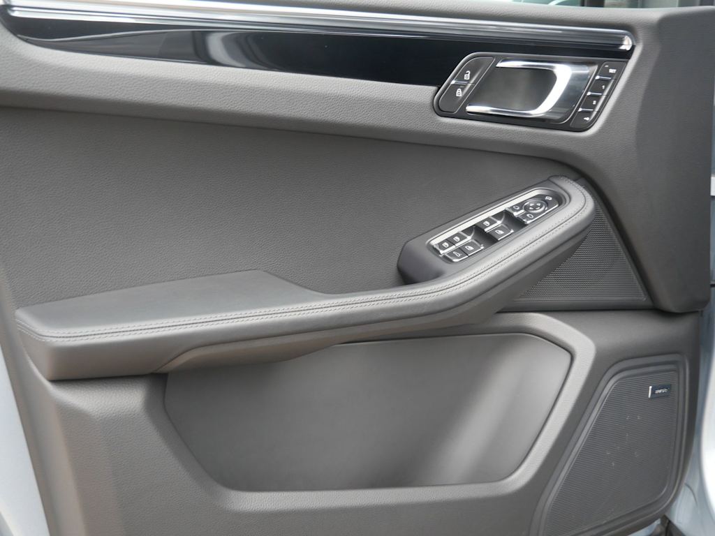 Thumbnail: 2026 Porsche Macan - 13