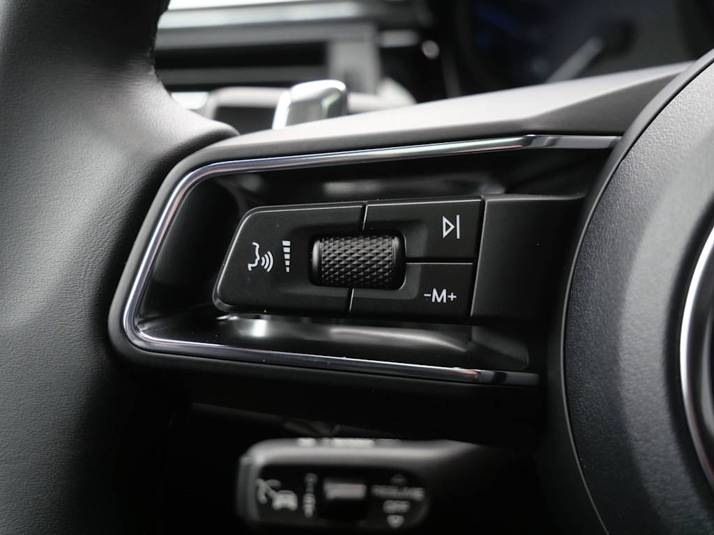 Thumbnail: 2026 Porsche Macan - 18