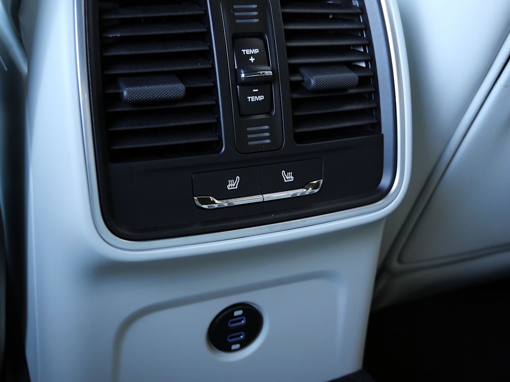Thumbnail: 2026 Porsche Macan - 17