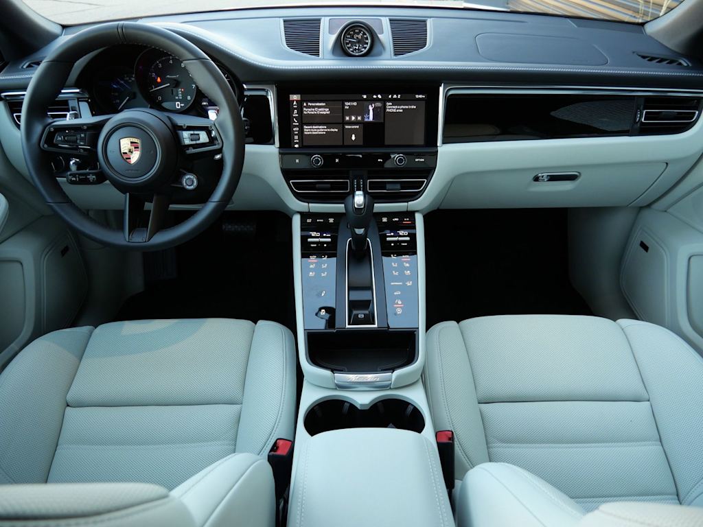 Thumbnail: 2026 Porsche Macan - 7