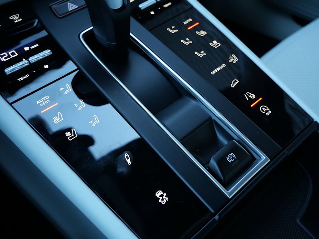 Thumbnail: 2026 Porsche Macan - 13