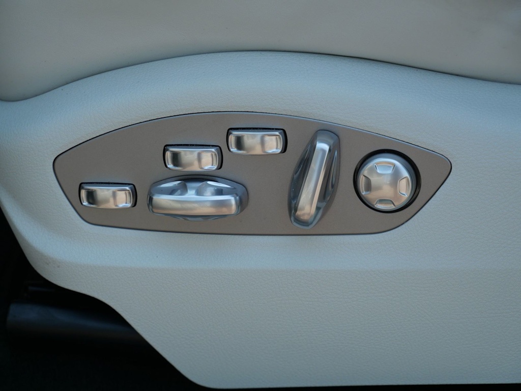 Thumbnail: 2026 Porsche Macan - 14