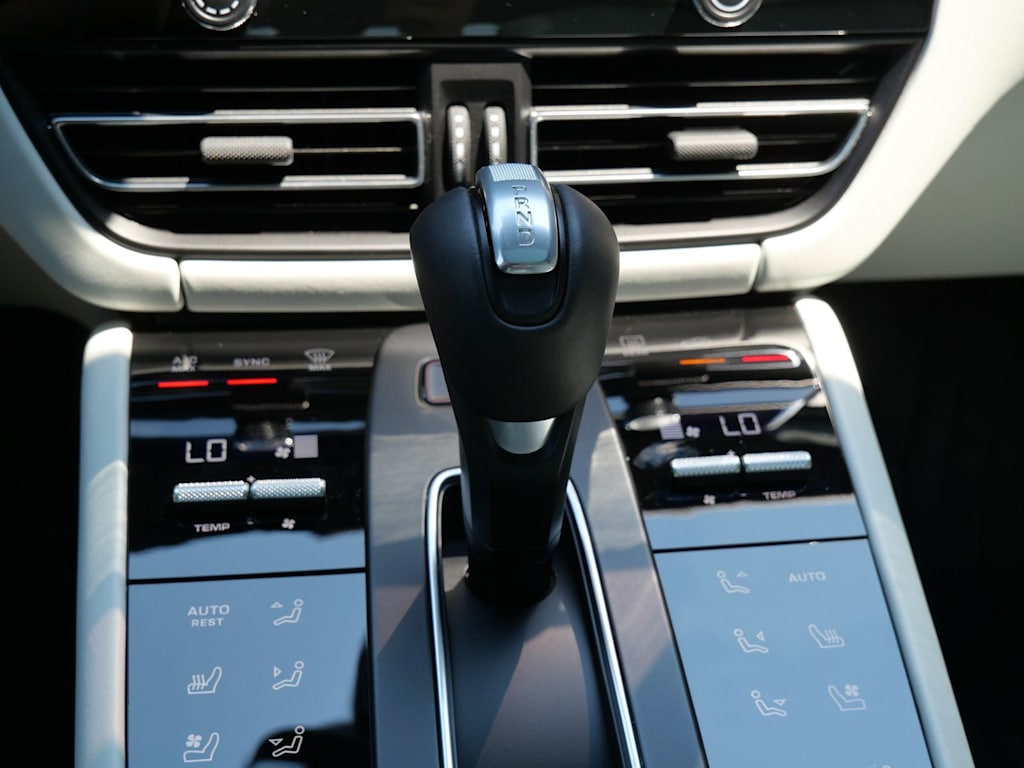 Thumbnail: 2026 Porsche Macan - 19