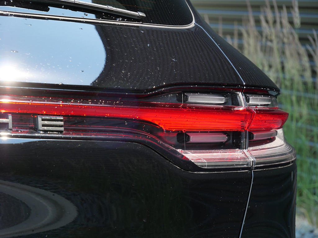 Thumbnail: 2026 Porsche Macan - 12
