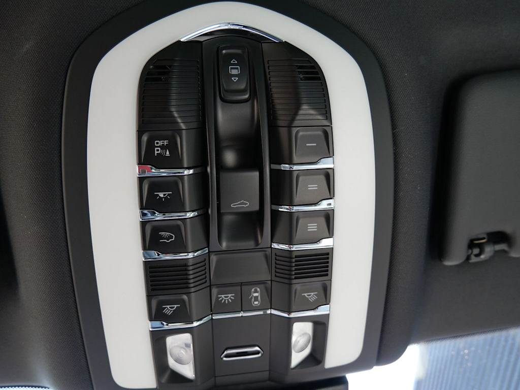 Thumbnail: 2026 Porsche Macan - 27