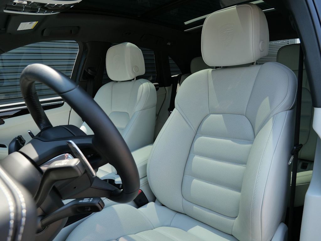 Thumbnail: 2026 Porsche Macan - 6