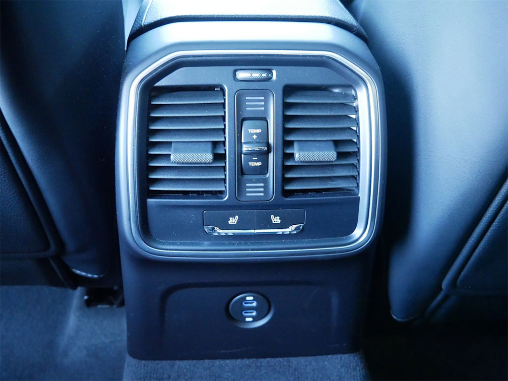 Thumbnail: 2025 Porsche Macan - 18