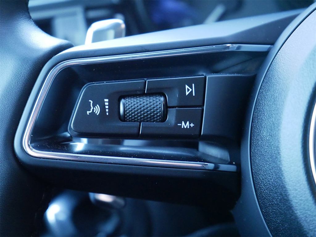 Thumbnail: 2025 Porsche Macan - 22