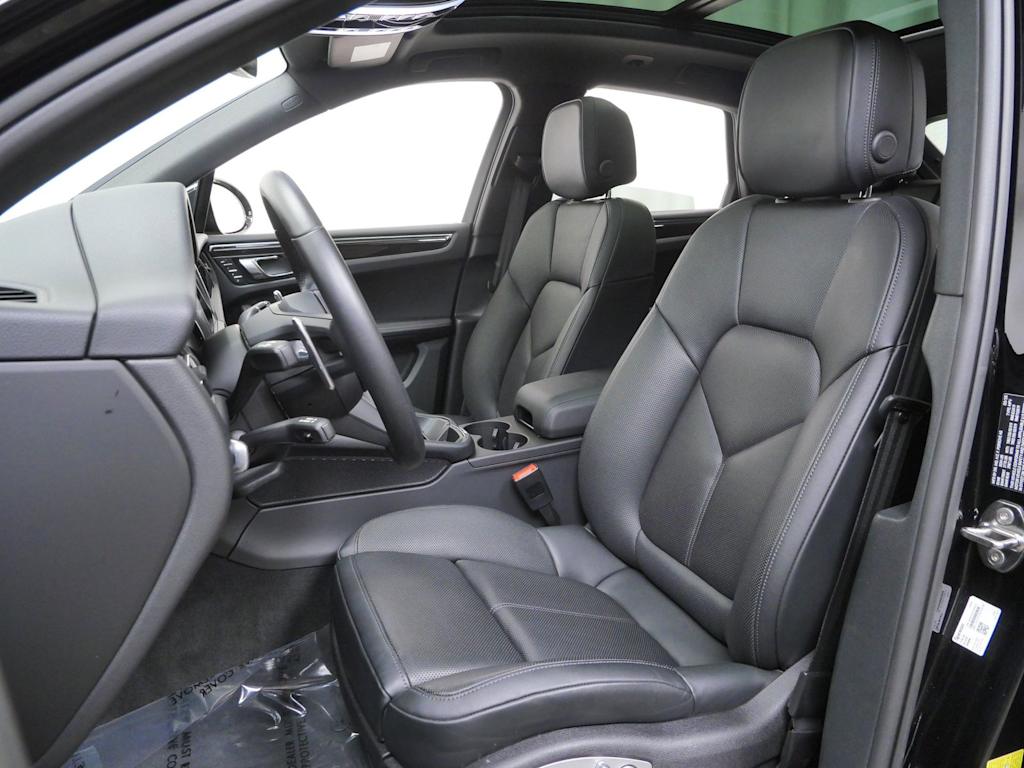 Thumbnail: 2025 Porsche Macan - 7