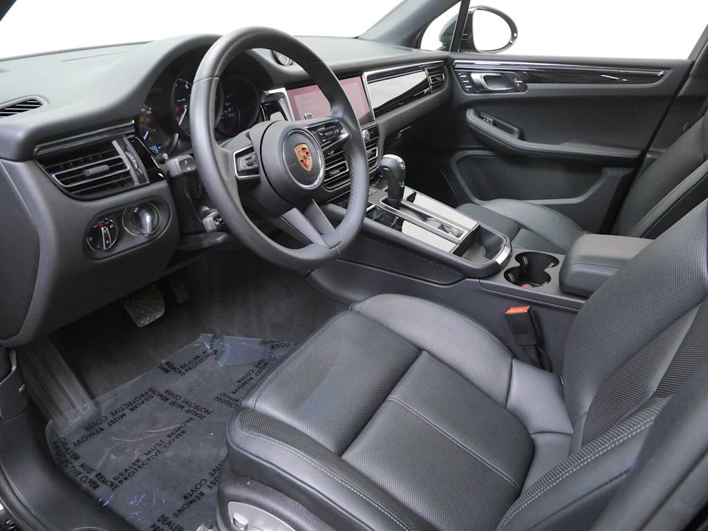 Thumbnail: 2025 Porsche Macan - 6