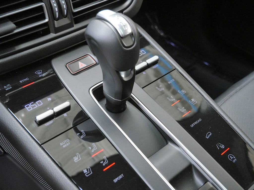 Thumbnail: 2025 Porsche Macan - 24