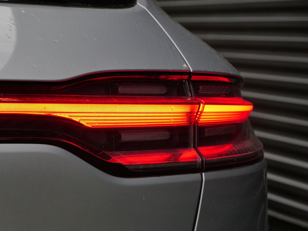 Thumbnail: 2026 Porsche Macan - 11