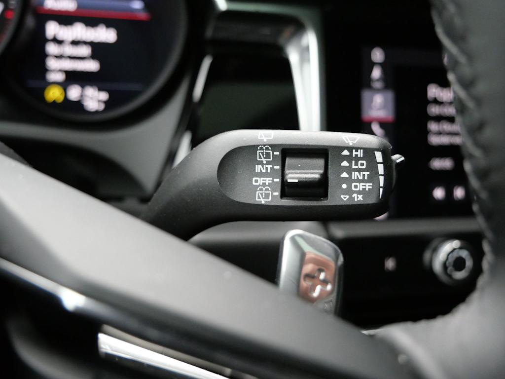 Thumbnail: 2026 Porsche Macan - 27
