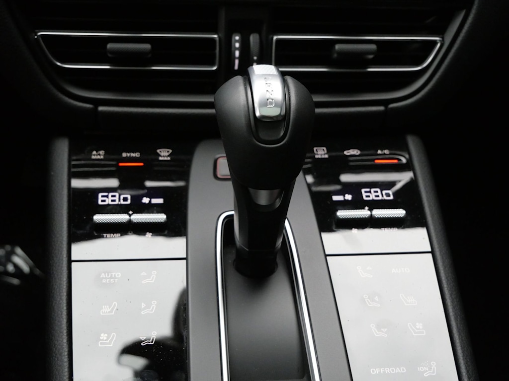 Thumbnail: 2026 Porsche Macan - 19