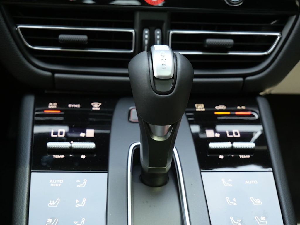 Thumbnail: 2026 Porsche Macan - 20
