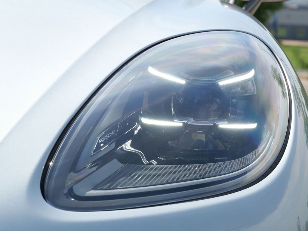 Thumbnail: 2026 Porsche Macan - 12