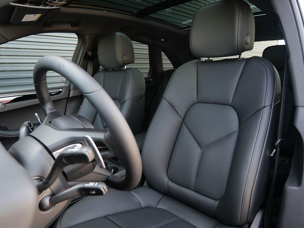 Thumbnail: 2026 Porsche Macan - 6