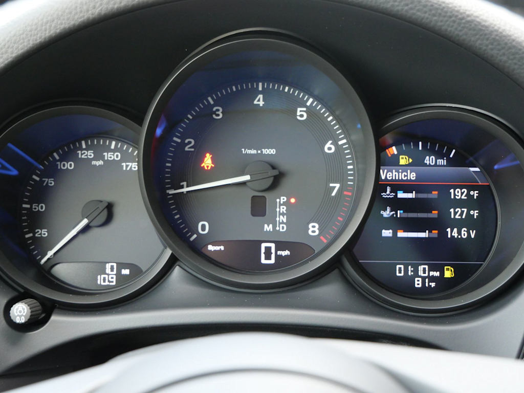 Thumbnail: 2026 Porsche Macan - 10