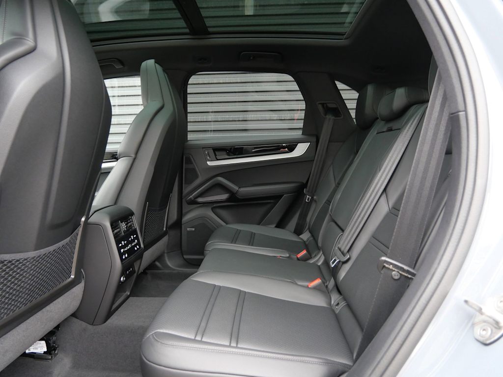 Thumbnail: 2026 Porsche Cayenne - 7