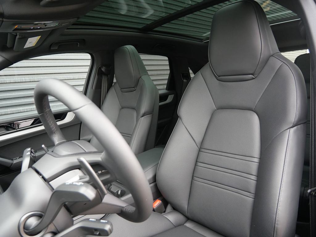 Thumbnail: 2026 Porsche Cayenne - 6