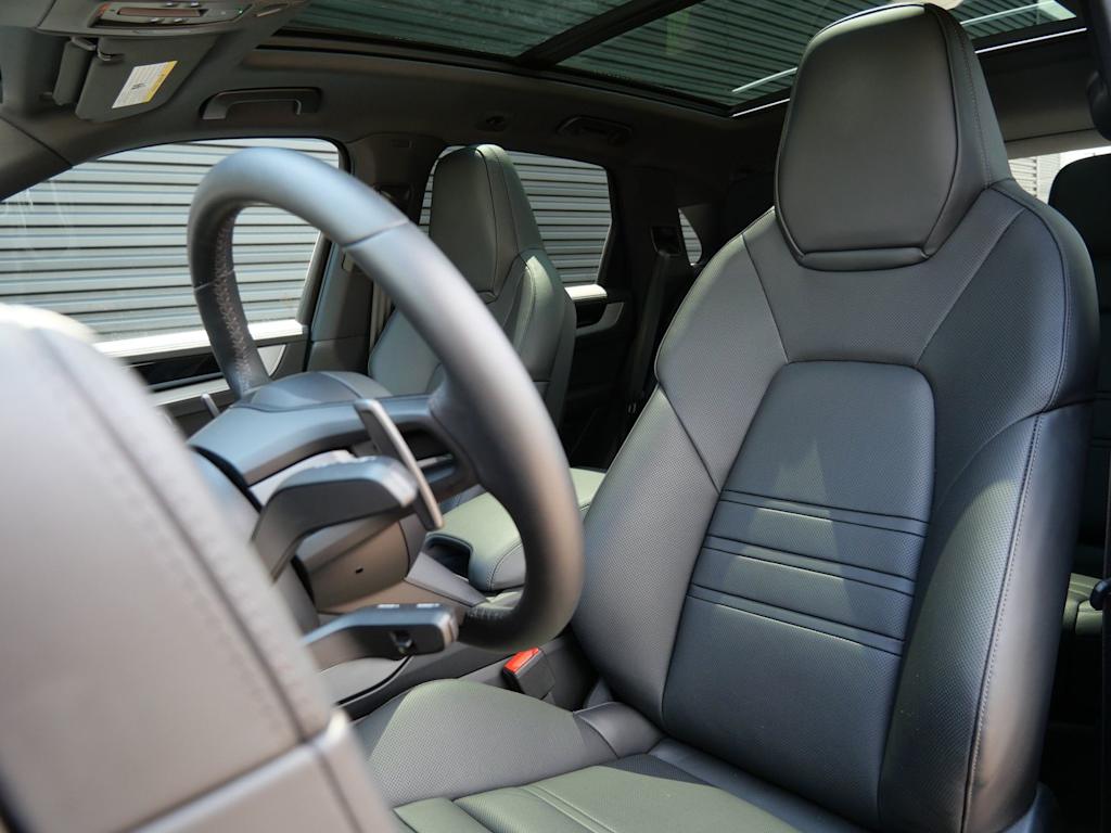 Thumbnail: 2026 Porsche Cayenne - 6