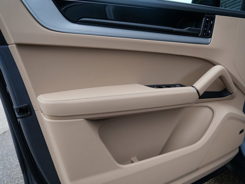 Thumbnail: 2026 Porsche Cayenne - 11